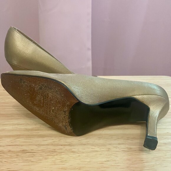 Stuart Weitzman Shimmering Gold Satin Pumps 8 1/2M - Picture 4 of 5